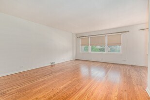 4218 Oakton St, Unit 2 in Skokie, IL - Building Photo