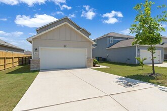 10815 Fox Trot Way in Converse, TX - Building Photo - Building Photo