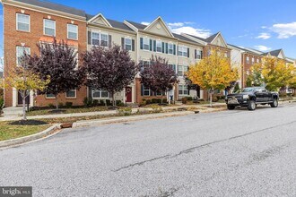 7035 Southmoor St in Elkridge, MD - Foto de edificio - Building Photo