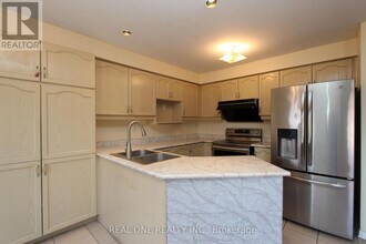 749 Bur Oak Ave in Markham, ON - Building Photo - Building Photo