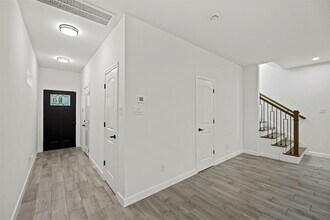 1071 St Clair St in Houston, TX - Foto de edificio - Building Photo