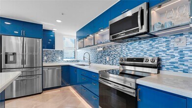 7929 West Dr, Unit 1401 in North Bay Village, FL - Foto de edificio - Building Photo