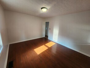 2112 Ratcliffe Ave in Louisville, KY - Building Photo - Building Photo