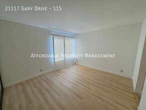 21117 Gary Dr in Hayward, CA - Building Photo - Building Photo