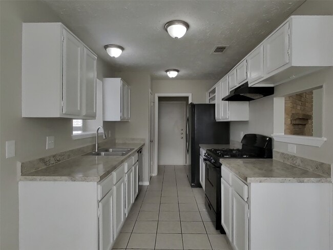 property at 2802 N Spring Dr