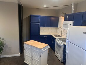 2780 Powhatan Ave in San Diego, CA - Foto de edificio - Building Photo