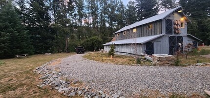 2201 Hundley Rd, Unit Barn Cabin in Cle Elum, WA - Building Photo - Building Photo