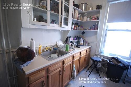 1352 Commonwealth Avenue in Boston, MA - Building Photo - Building Photo