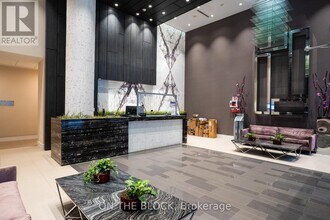 9201 Yonge St in Richmond Hill, ON - Building Photo - Building Photo