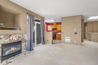 22781 SE 12th Ln in Sammamish, WA - Building Photo - Building Photo