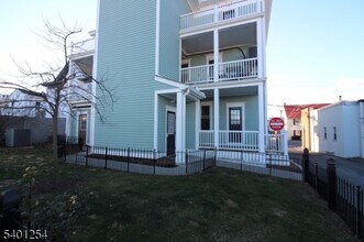 16 Main St, Unit 16LF Main Street in Flemington, NJ - Foto de edificio - Building Photo