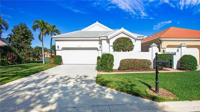5957 Almaden Dr in Naples, FL - Building Photo - Building Photo