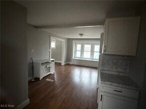 33520 Bainbridge Rd in Solon, OH - Building Photo - Building Photo