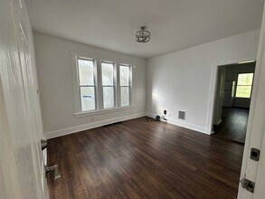 22 Dean Pl-Unit -1 in Poughkeepsie, NY - Building Photo - Building Photo