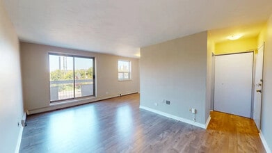 Forest Ave Apartments in Hamilton, ON - Building Photo - Building Photo