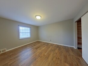6917 Colonial Woods Dr in St. Louis, MO - Foto de edificio - Building Photo