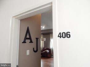 1501 27th St SE, Unit 406 in Washington, DC - Building Photo - Building Photo