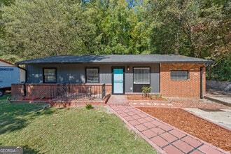 2541 Santa Barbara Dr NW in Atlanta, GA - Building Photo - Building Photo