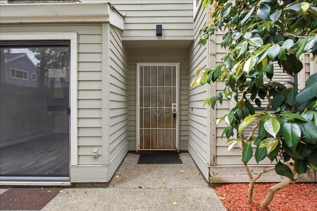 1515 Hood Rd in Sacramento, CA - Building Photo - Building Photo