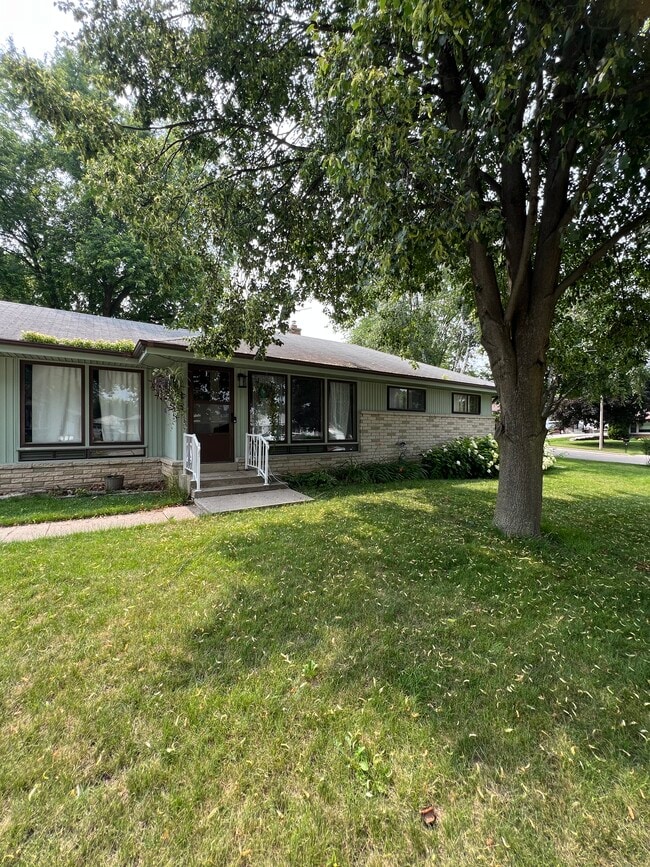 541 N 109th St in Wauwatosa, WI - Building Photo - Building Photo