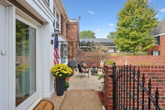 5025 Hillsboro Pike in Nashville, TN - Foto de edificio - Building Photo