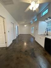 704 W Sunset Dr in Atmore, AL - Foto de edificio - Building Photo