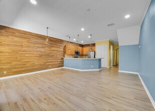 6119 NW Helmsdale Way in Port St. Lucie, FL - Building Photo - Building Photo