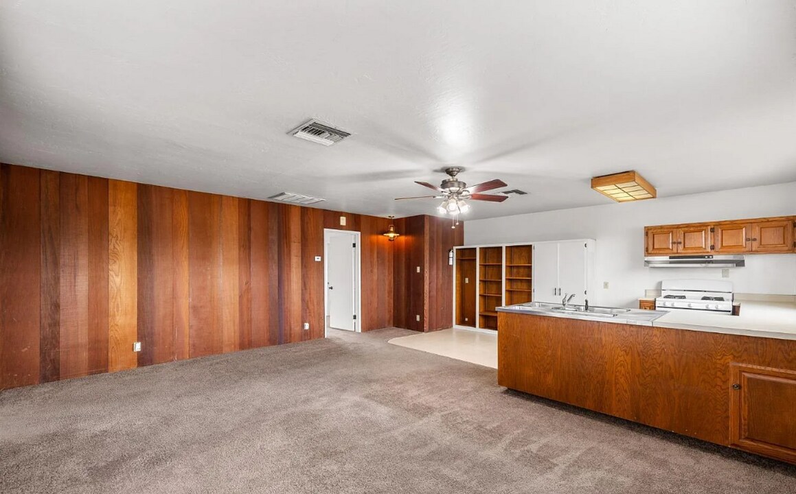 400 E Belle Terrace-Unit -Back House in Bakersfield, CA - Foto de edificio