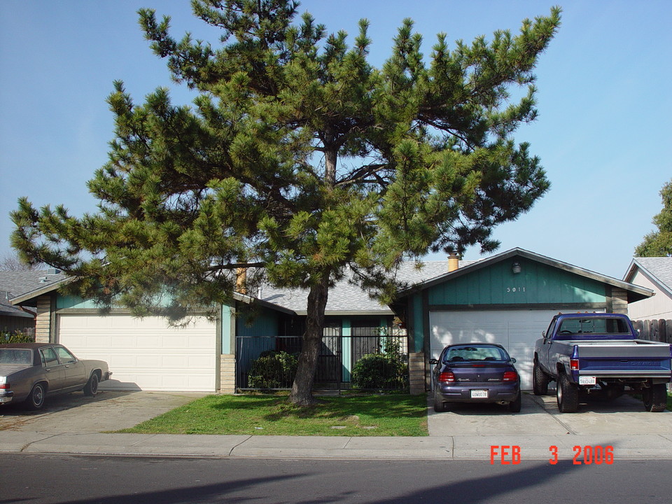 3011-3013 Amherst Dr in Stockton, CA - Foto de edificio