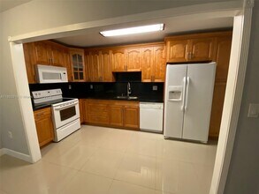7913 SW 104th St in Miami, FL - Building Photo - Building Photo