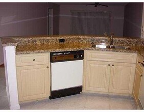2205 S Cypress Bend Dr in Pompano Beach, FL - Building Photo - Building Photo