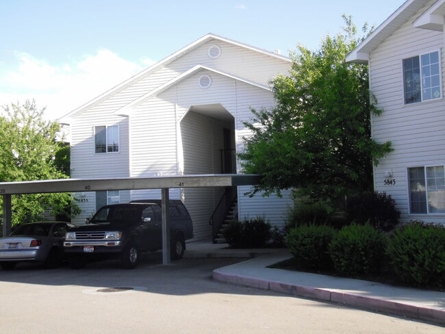 5835 W Clearview Ln, Unit 102