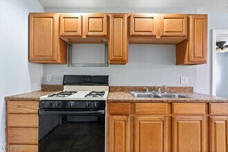 4000 Visby Ln in Las Vegas, NV - Building Photo - Building Photo