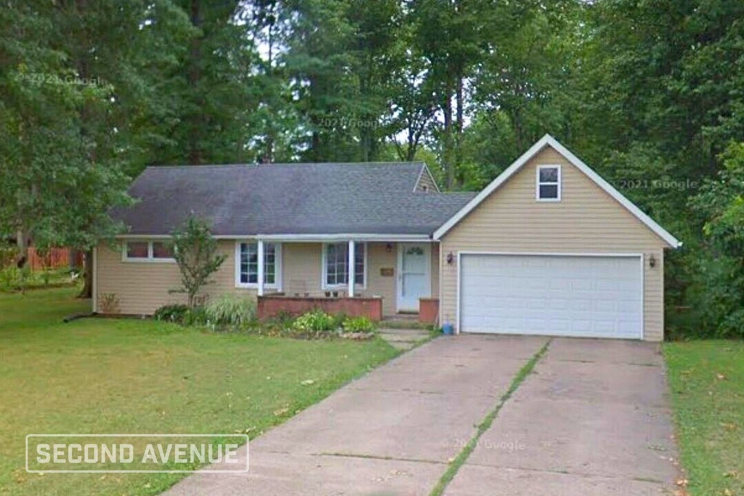 1027 Allen Ave in Ashtabula, OH - Building Photo