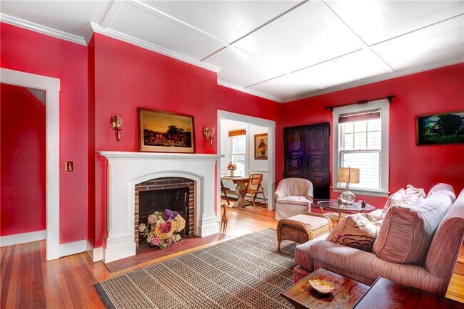 24 Hunter Ave in Newport, RI - Building Photo - Building Photo
