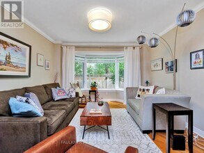 27 Warrington Dr in Ottawa, ON - Building Photo - Building Photo
