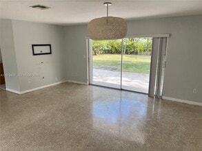 16425 SW 75th Ave in Palmetto Bay, FL - Building Photo - Building Photo