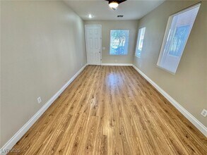 10992 Scotch Rose St in Henderson, NV - Building Photo - Building Photo