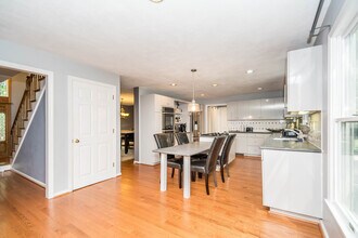 8 Patriot Way in North Reading, MA - Foto de edificio - Building Photo