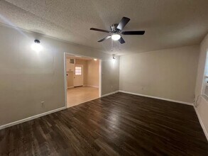 305 E Stegall Dr in Robinson, TX - Building Photo - Building Photo