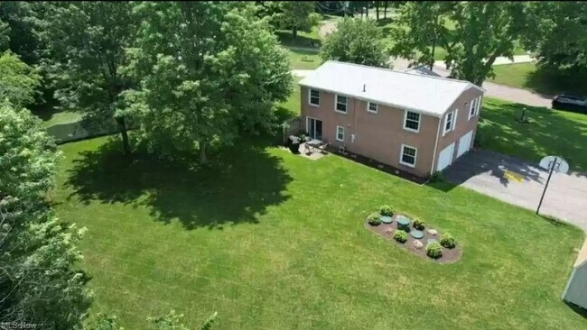 1378 Devon Dr NW in North Canton, OH - Building Photo - Building Photo