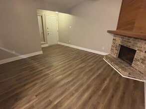 11602 April Dr, Unit B in Austin, TX - Building Photo - Building Photo