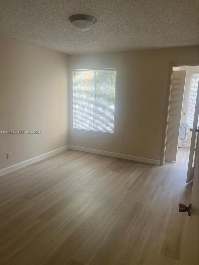 565 Vista Isles Dr, Unit 20 in Plantation, FL - Building Photo - Building Photo