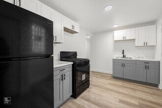 7655 S May Chicago, IL 60620 in Chicago, IL - Foto de edificio - Building Photo