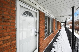 Maplewood Manor in Garden City, MI - Foto de edificio - Building Photo