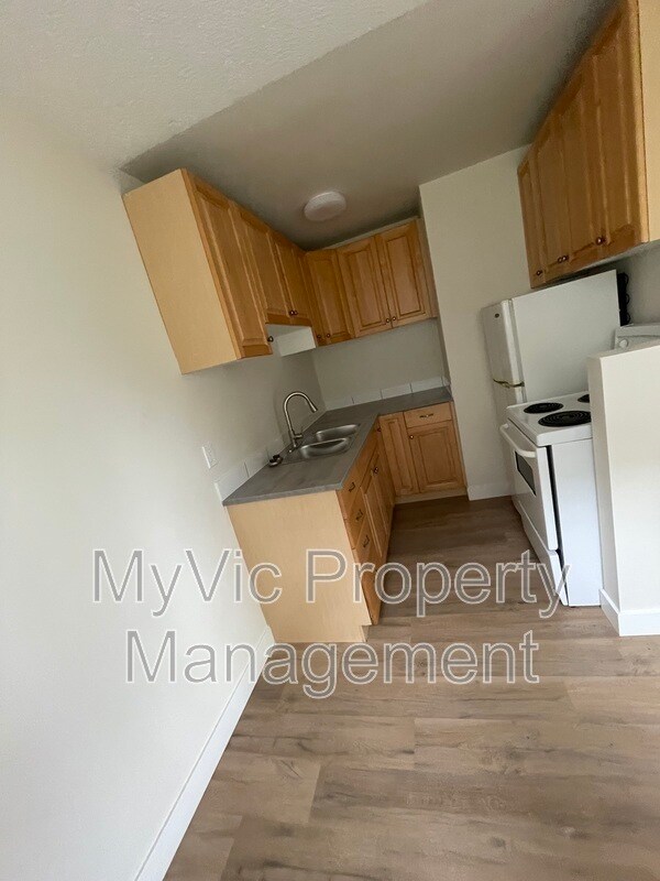 10040-10154 154 St in Edmonton, AB - Building Photo - Building Photo