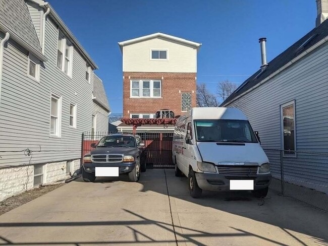 property at 2131 N Lorel Ave