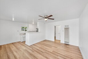 105 Avenida Rosa in San Clemente, CA - Building Photo