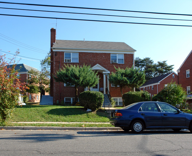 6815 Red Top Rd in Takoma Park, MD - Building Photo - Building Photo