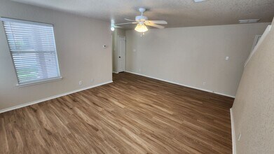 134 Adelaide Oaks in San Antonio, TX - Building Photo - Building Photo